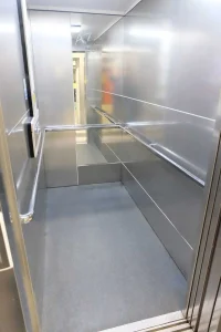 Botonera con braille y altorelieve del ascensor