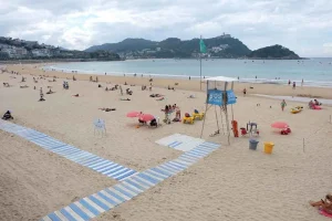 Acceso adaptado para personas con movilidad reducida a la playa de La Concha