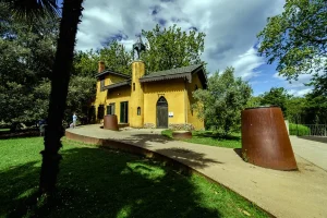 Descubriendo el parque Cristina Enea - Edificio de las cocinas se le añadió una pequeña capilla
