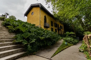 Descubriendo el parque Cristina Enea - Edificio de las cocinas se le añadió una pequeña capilla