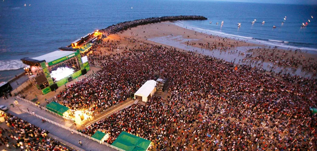 El Festival Internacional de Jazz / Jazzaldia de San Sebastián en la playa de la Zurriola.
